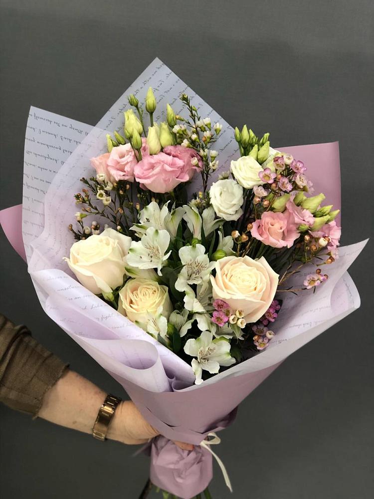 Букет цветов из: Альстромерии, Розы и Лизиантусы в Бузулуке