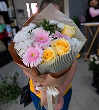 Букет цветов из:  Герберы, Розы и Хризантемы в Бузулуке