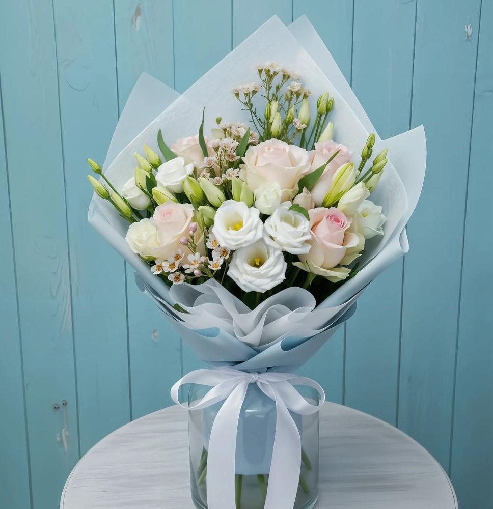 Букет цветов из: Розы и Лизиантусы в Бузулуке