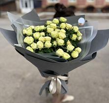 Букет Белые кустовые розы Солинеро в Бузулуке