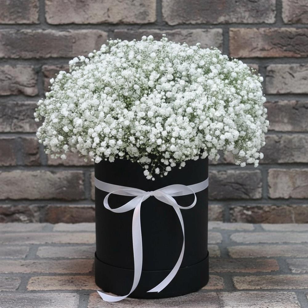 Цветочная композиция из Гипсофила в шляпной коробке в Бузулуке