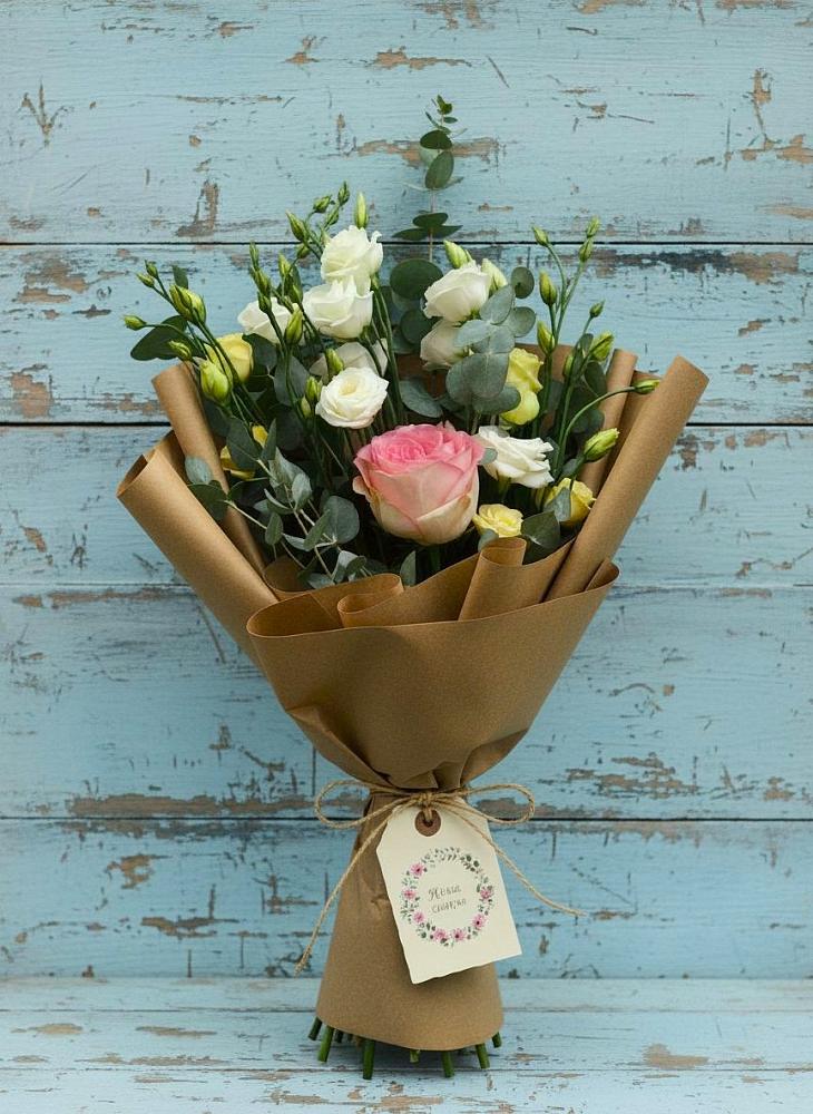 Букет цветов из: Розы и Лизиантусы в Бузулуке