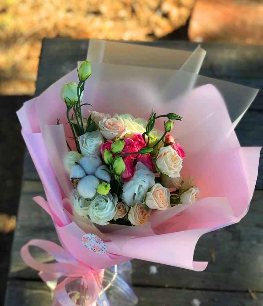 Букет цветов из: Розы и Лизиантусы в Бузулуке