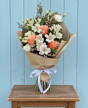 Букет цветов из:  Альстромерии, Лизиантусы, Розы и Хризантемы в Бузулуке