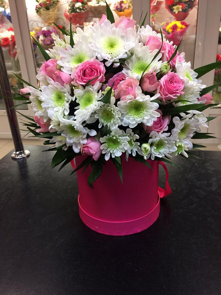 Цветочная композиция из Розы и Хризантемы в шляпной коробке в Бузулуке