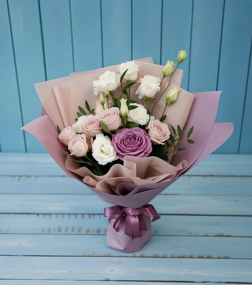 Букет цветов из: Розы и Лизиантусы в Бузулуке